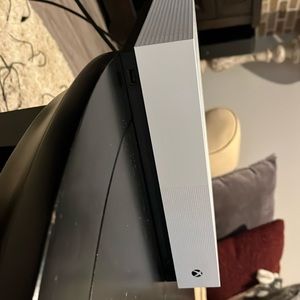 I am selling a Xbox one barely used good condition.